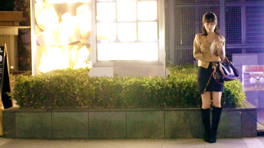 【綺麗過ぎる人妻】27歳【スレンダー巨乳】まみさん参上！旦那の目を盗み浮気を繰り返す彼女の応募理由は『エッチを見られたい願望があります…♪』清潔感と上品振る舞いとは真逆な【ド淫乱のすけべ妻】不倫は文化だと豪語するエロ奥様！敏感エロボディは【大量潮吹き】の連発！激ピストンに大絶頂！欲望全開のグラインド騎乗位でしこたまイキまくる変態奥様の強烈SEX絶対に見逃すな！